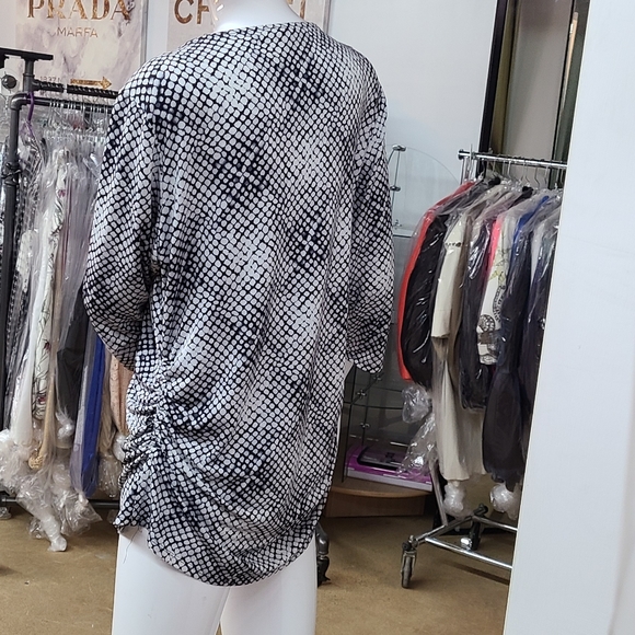 💜Vince Camuto Long Sleeve top - Picture 10 of 11